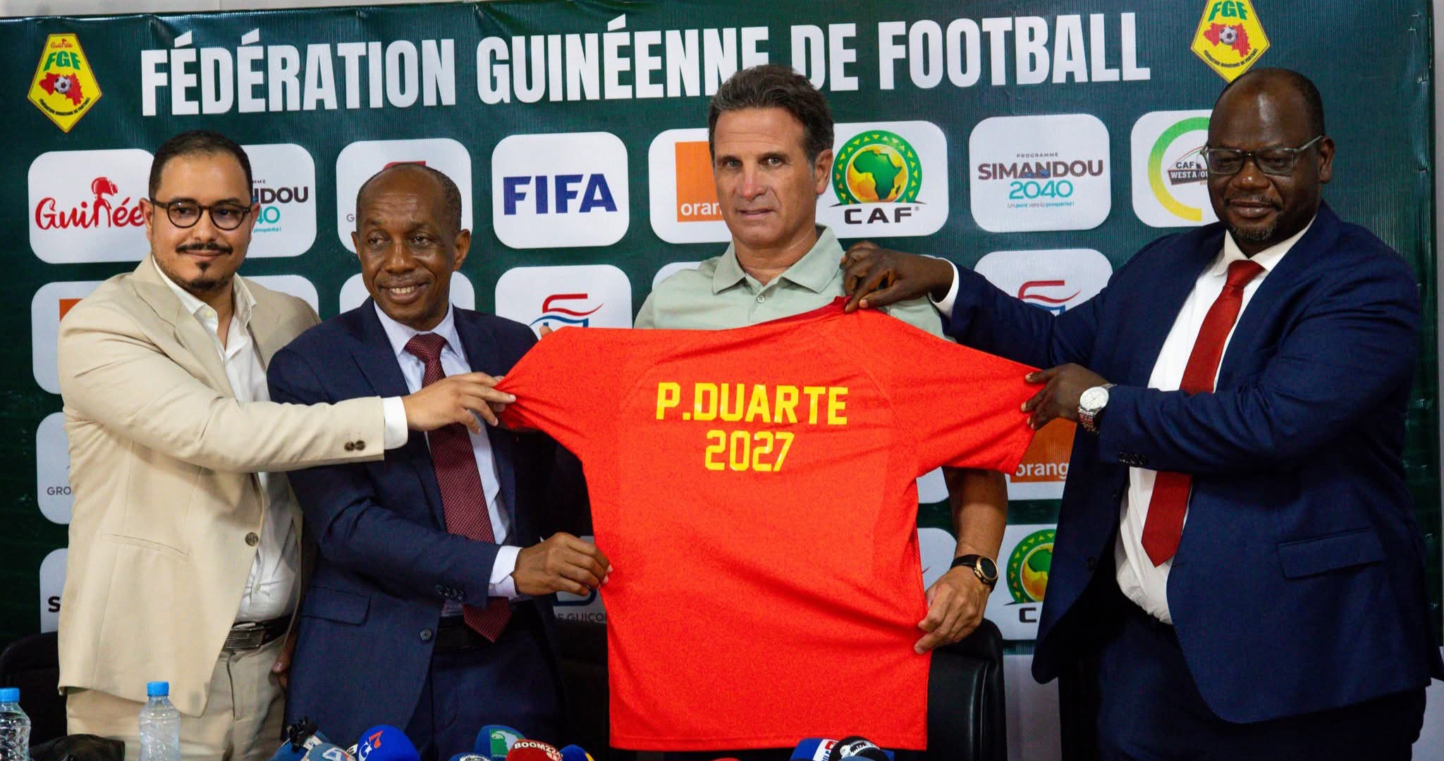 Syli national : Paulo Duarté signe un contrat de 2 ans avec résidence en Guinée