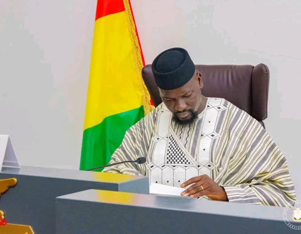 Décret : nomination partielle du Gouvernement