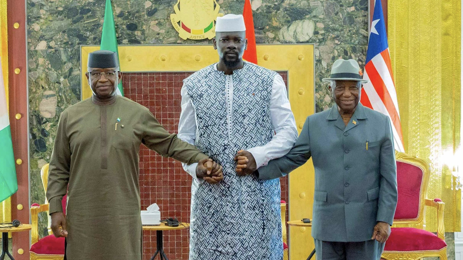 Différends frontaliers : Mamadi Doumbouya préside le Sommet tripartite