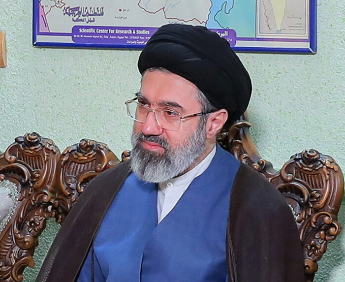 « Nous n’avons pas d’autres solutions que de continuer les frappes » déclare Mojtaba Khamenei